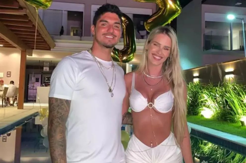 O atleta Gabriel Medina e a modelo Yasmin Brunet terminaram em janeiro. O casal havia começado a namorar em 2020 e se casaram no mesmo ano. Ao que tudo indica, a relação chegou ao fim por causa da relação da modelo com a família Medina.