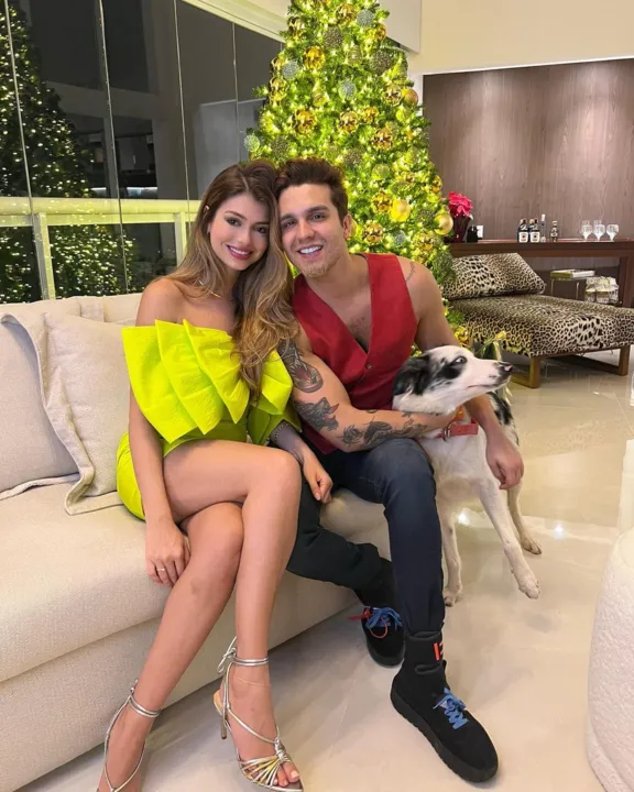 Atualmente, Luan Santana está noivo da estudante de moda Izabela Cunha.