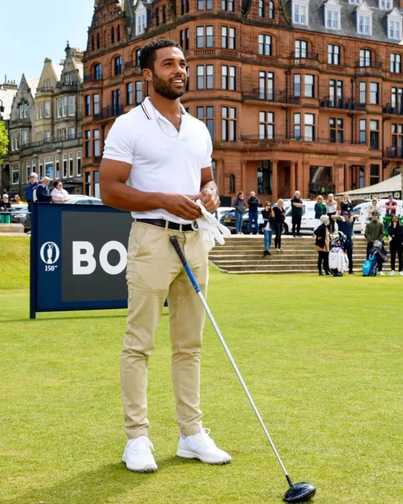 Lucien Laviscount estaria sendo cotado para dar vida ao famoso James Bond.