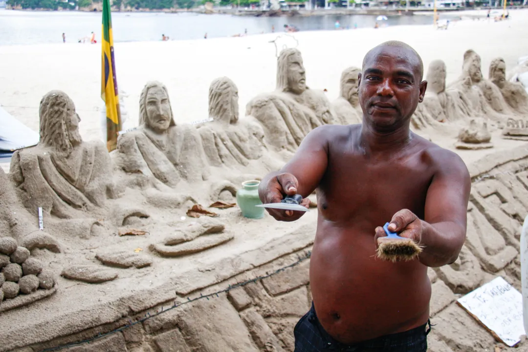 Escultura de areia na praia de Icaraí