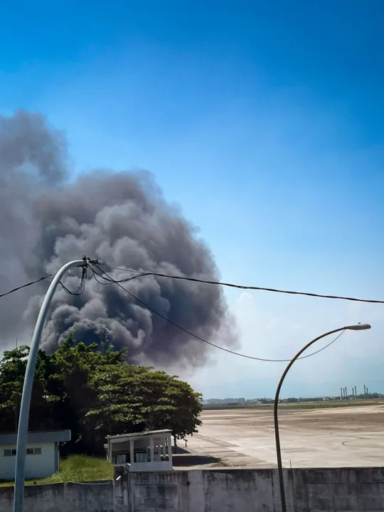 As imagens foram registradas pelas pessoas que passavam 