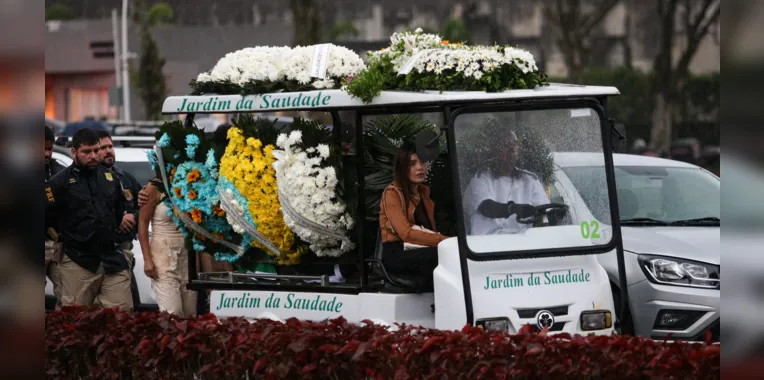 Enterro do Policial Federal Rodoviário no cemitério jardim da saudade em Sulacap