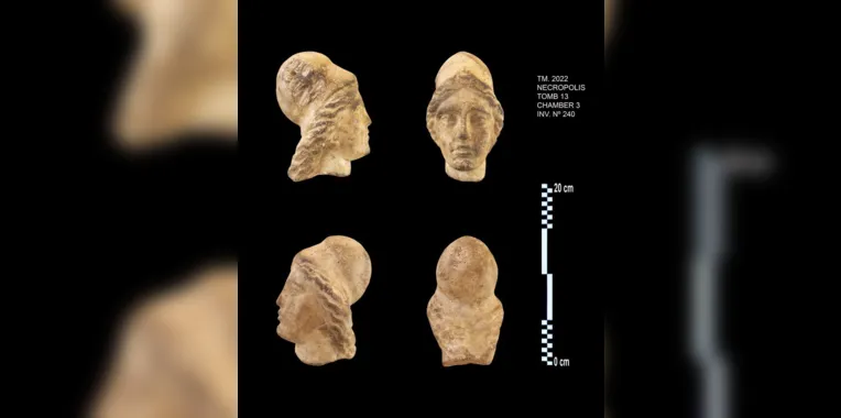 Escavações revelaram artefatos, como cabeças de alabastro
