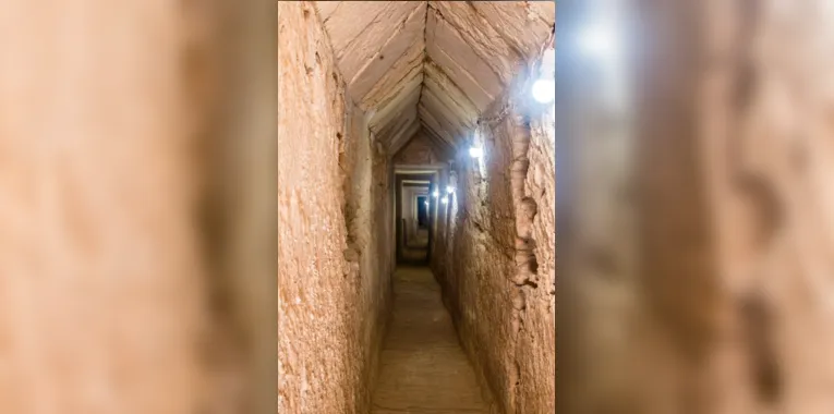 Túnel descoberto por arqueólogos 