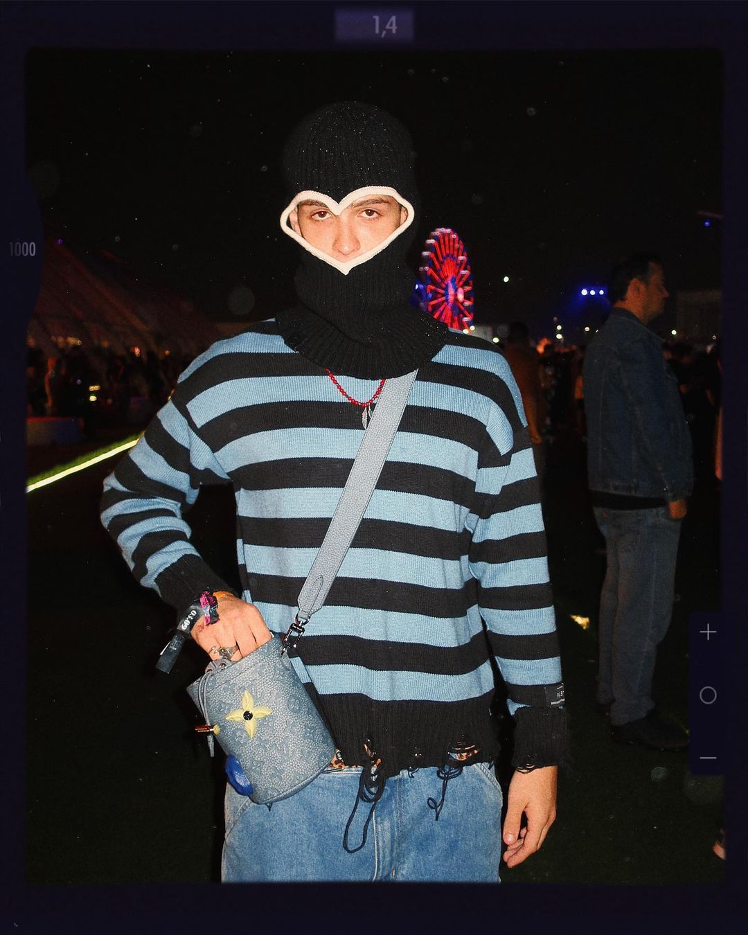 João Guilherme tentou manter a descrição usando uma toca que tapava todo o rosto, mas a verdade é que ficou super estiloso