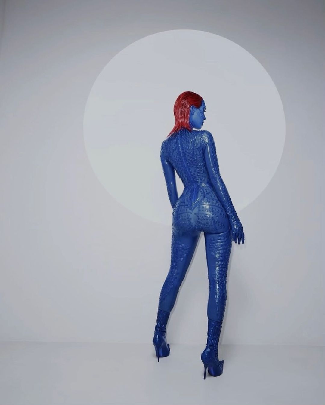 No final de tudo a empresária conseguiu ir a uma festa à fantasia