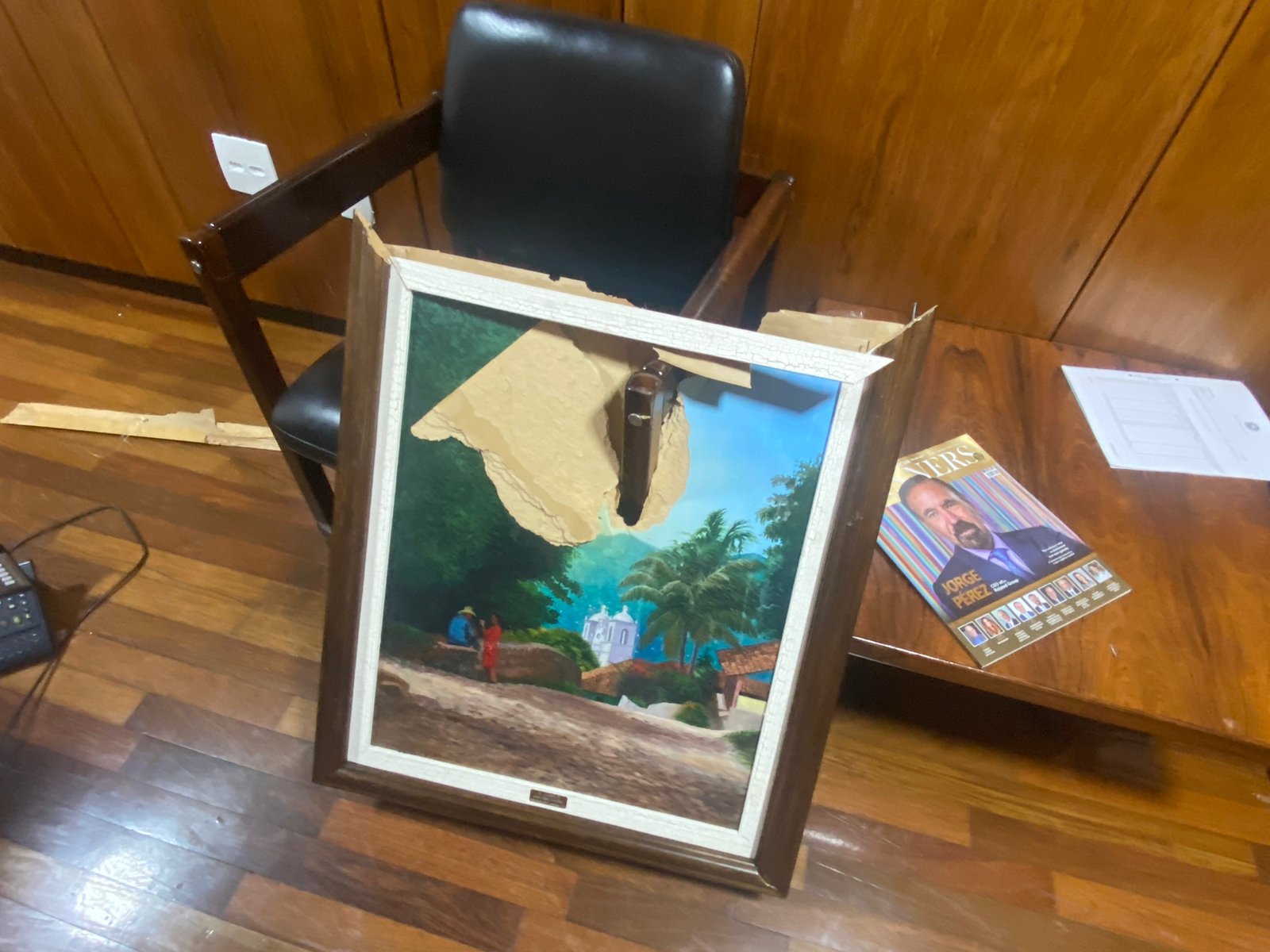 Obras de arte foram vandalizadas