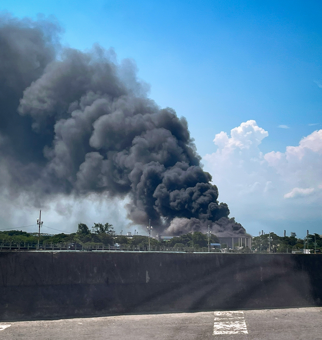 As imagens foram registradas pelas pessoas que passavam
