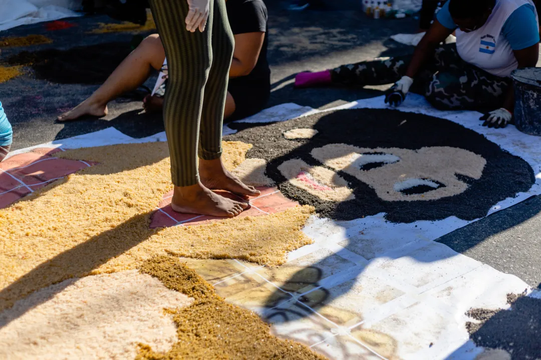 Cores e formam falam sobre fé nos tapetes