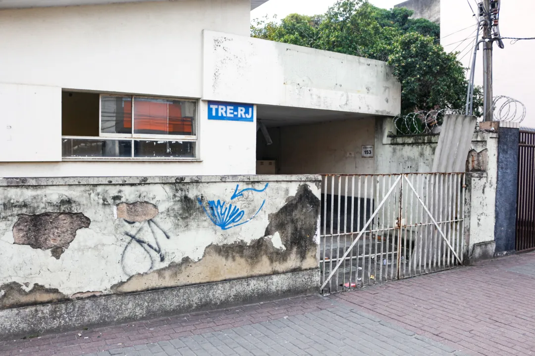 Prédio do TRE abandonado no centro de São Gonçalo - Marcelo Eugênio