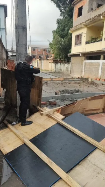 Casa estava no meio da rua em Duque de Caxias