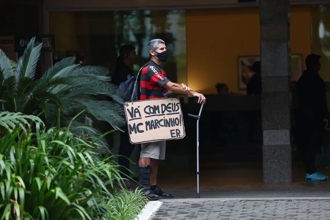 Corpo de MC Marcinho é velado no Cemitério da Penitência, no Caju