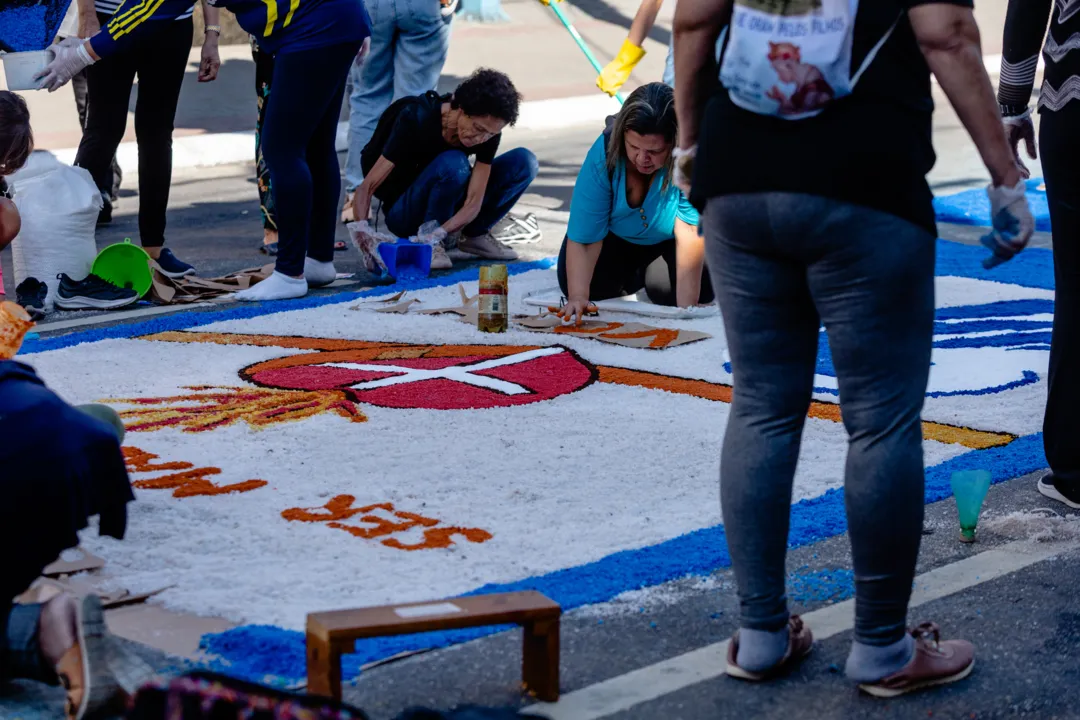 Corpus Christi: veja fotos do maior tapete de sal da América Latina