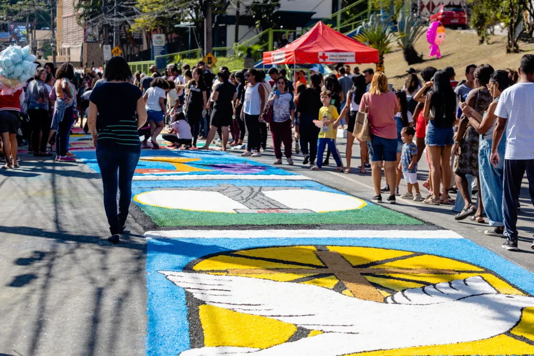 Corpus Christi: veja fotos do maior tapete de sal da América Latina