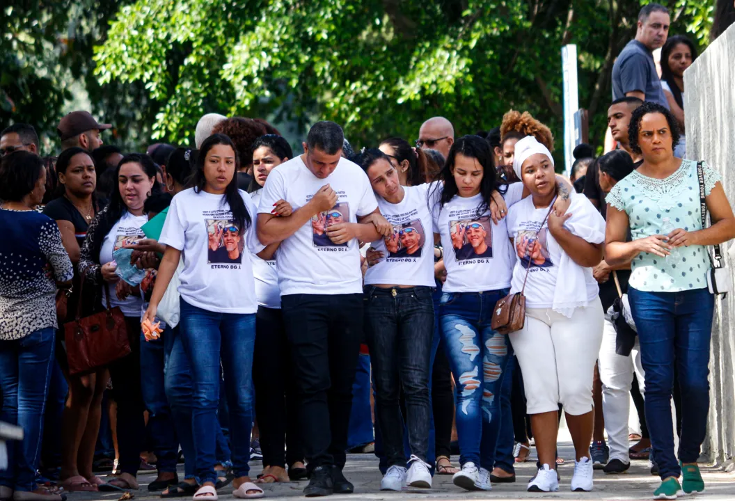 Enterro de DG no cemitério de Santa Cruz, Rio de Janeiro - Marcelo Eugênio