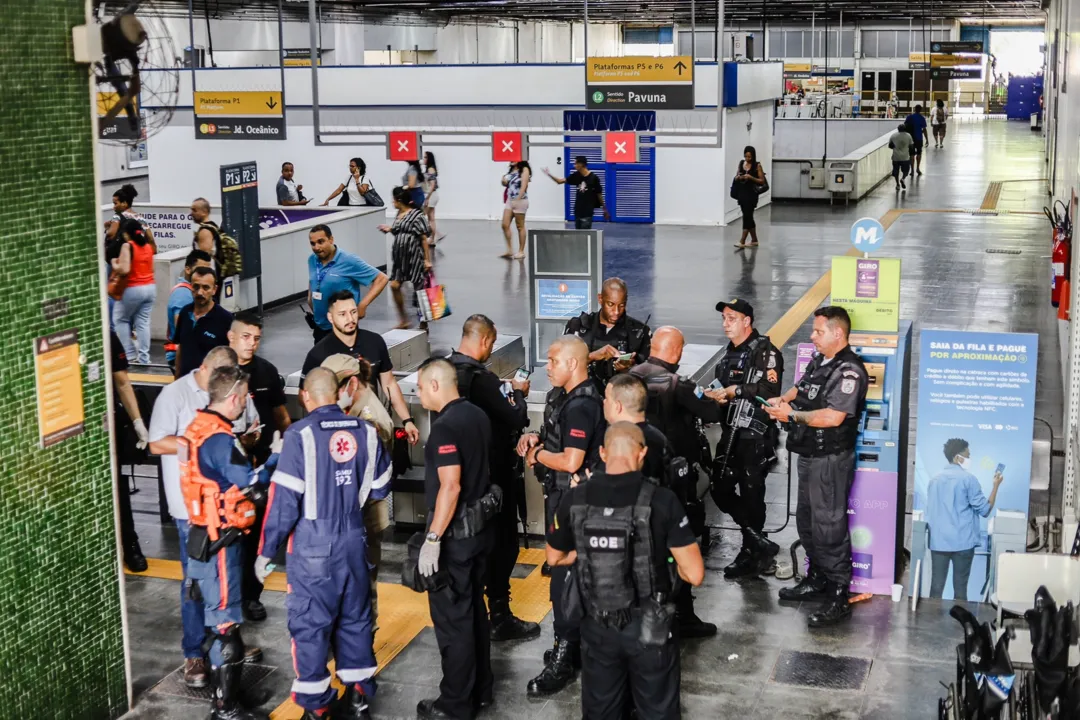 Samu e Bombeiros fazendo os primeiros socorros