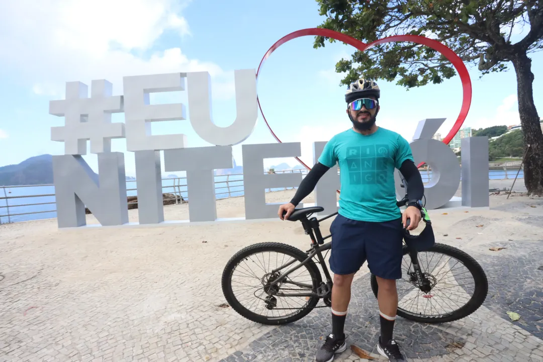 Letreiro 'Eu Amo Niterói' é inaugurado na orla de Icaraí