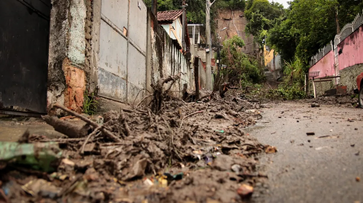 Estragos em rua de Boa Vista, São Gonçalo