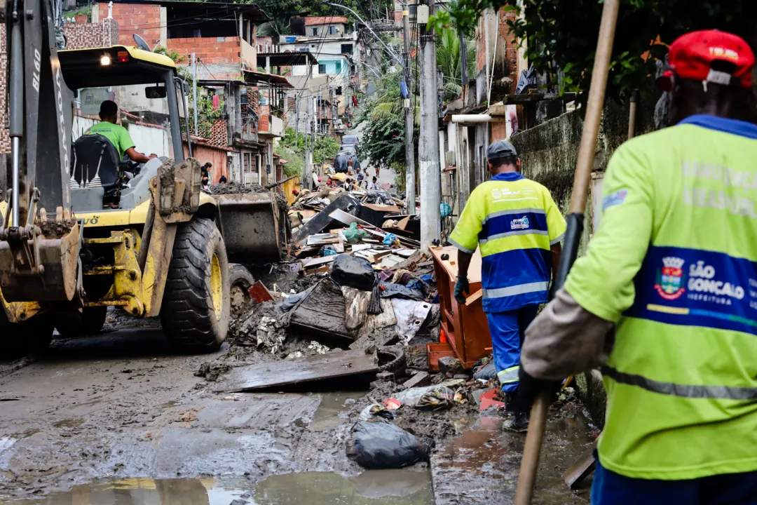 A Prefeitura Municipal de São Gonçalo está atuando para limpar o local 