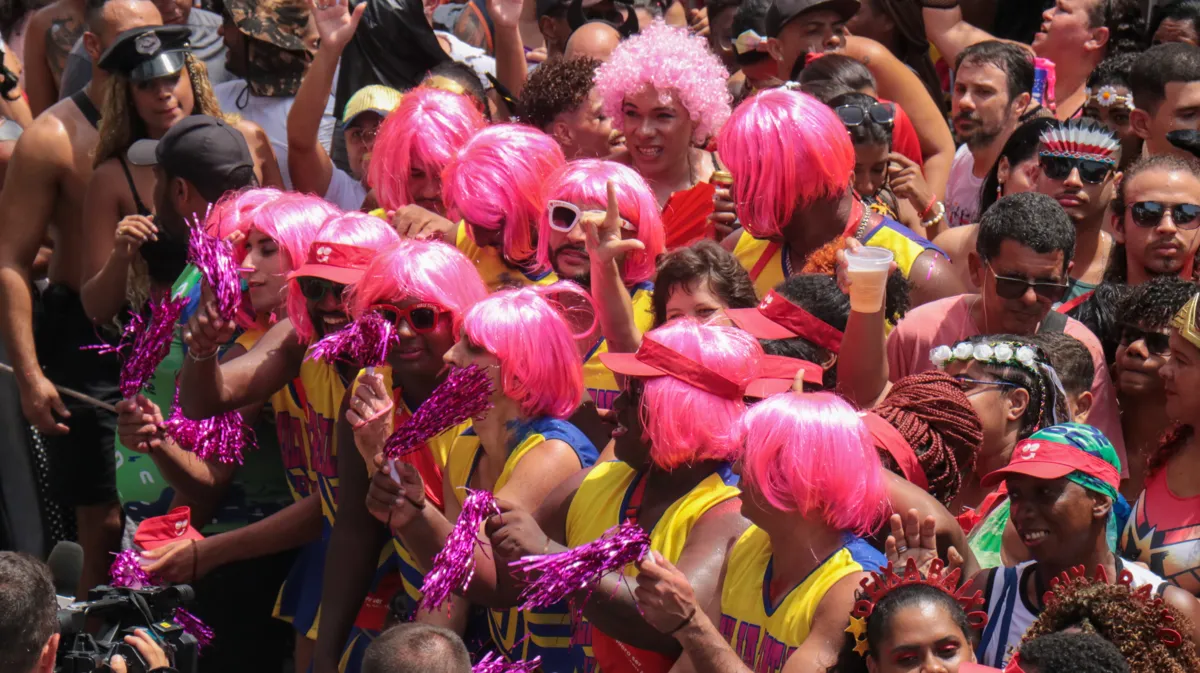 Diversas eram as fantasias dos foliões presentes