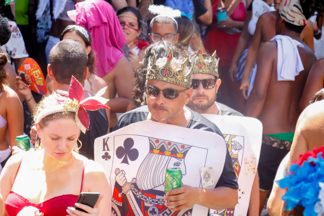 Foliões curtindo o bloco das Carmelitas 