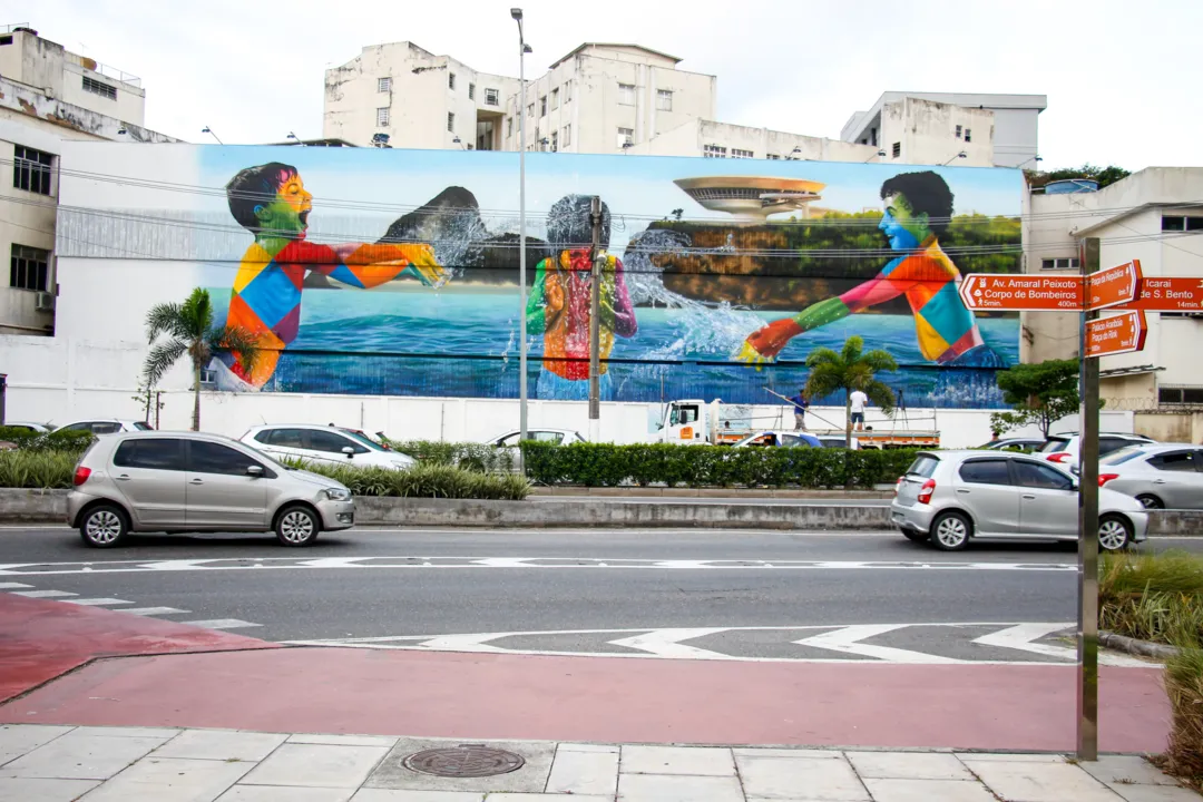 Obra foi confeccionada por Eduardo Kobra, artista conhecido internacionalmente