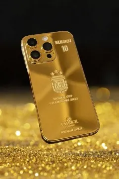 Messi presenteia companheiros de seleção com 35 iPhones de ouro