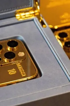 Messi presenteia companheiros de seleção com 35 iPhones de ouro