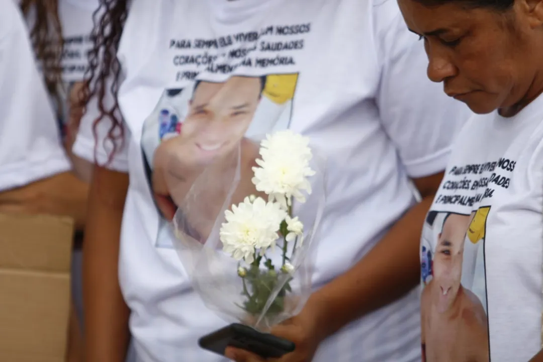 Muitas homenagens de parentes e amigos 