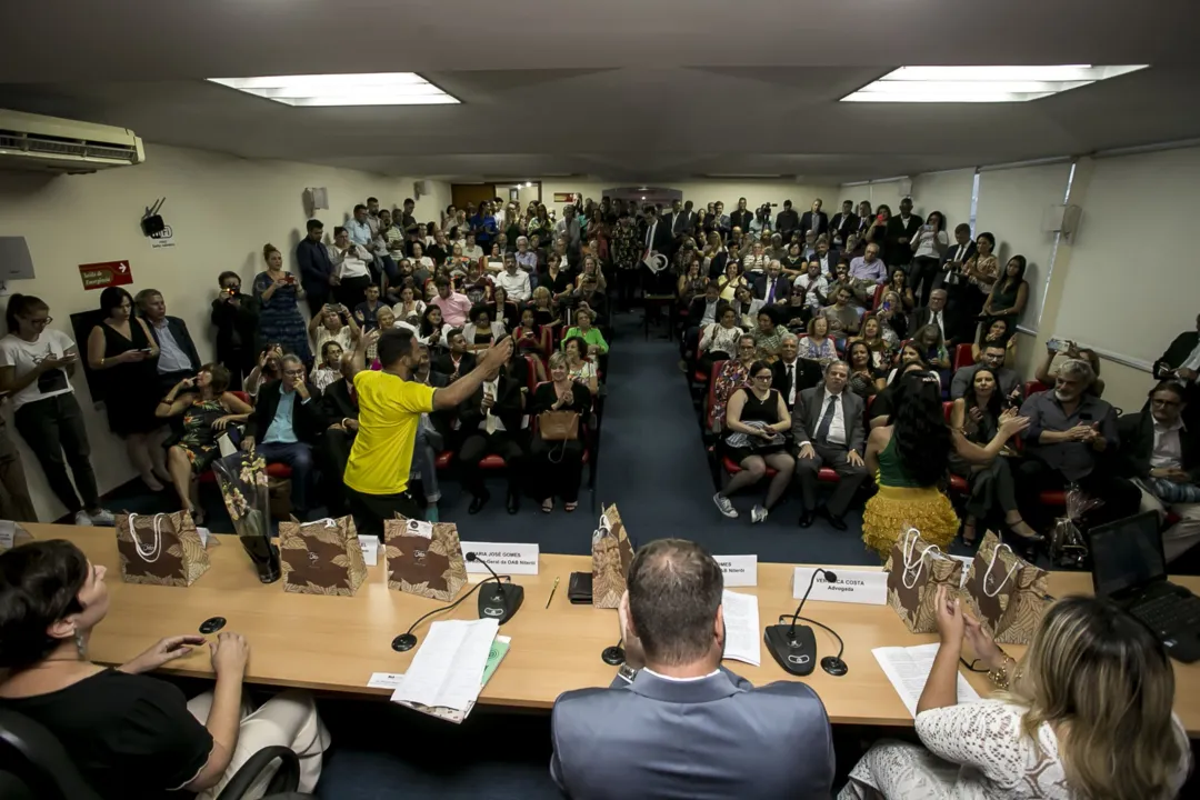 Profissionais da imprensa foram reunidos no auditório da OAB-Niterói em dia de festa e homenagens