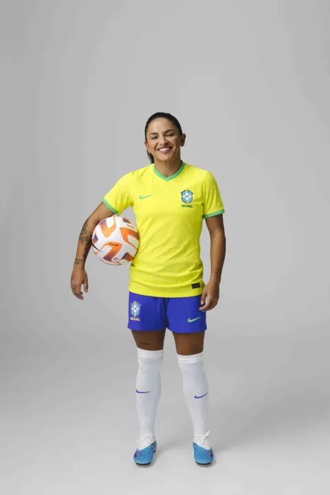 Seleção feminina lança novo uniforme para a Copa do Mundo