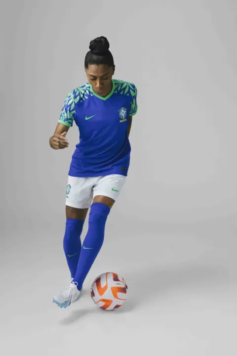 Seleção feminina lança novo uniforme para a Copa do Mundo