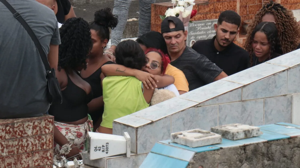 'Tirou meu coração' diz mãe de Ester Oliveira, morta em tiroteio em Madureira