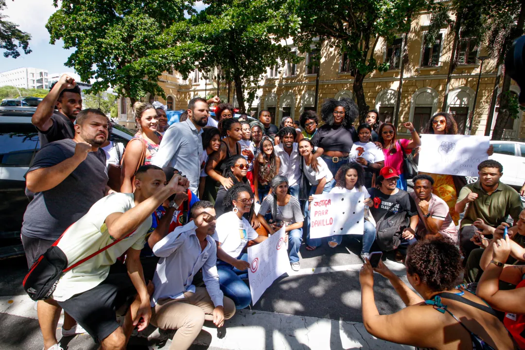 Jovens abraçaram a causa em pedido de justiça por Danillo 