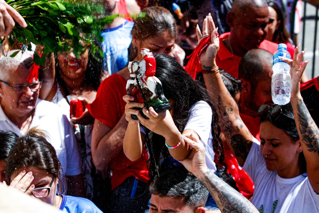 Devotos celebram dia de São Jorge, o padroeiro do Rio de Janeiro 