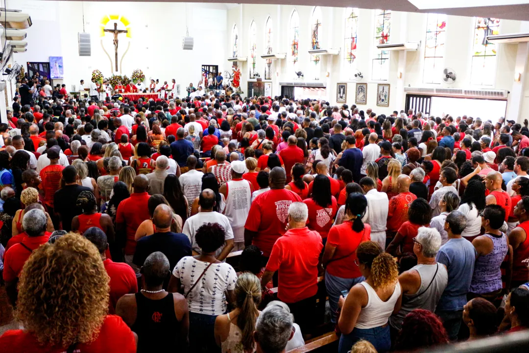 Diversas pessoas foram renovar sua fé e devosão ao santo 