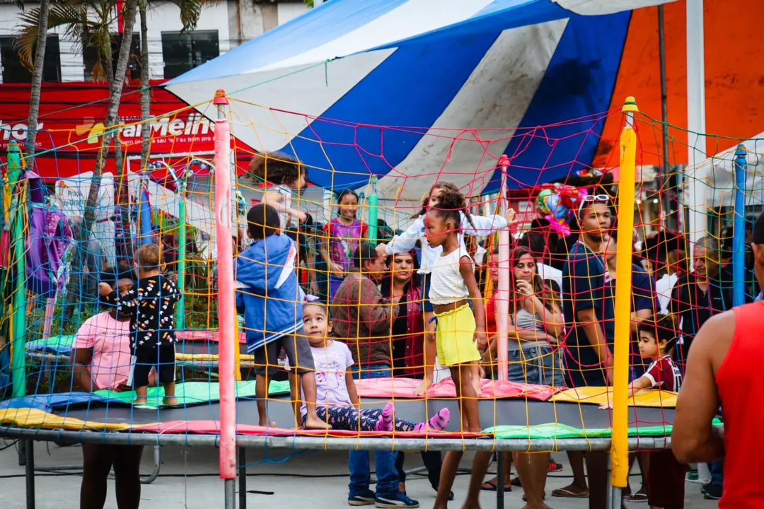 Gradim ganha praça revitalizada com brinquedos e plantas frutíferas