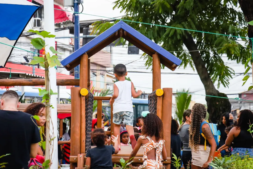 Gradim ganha praça revitalizada com brinquedos e plantas frutíferas