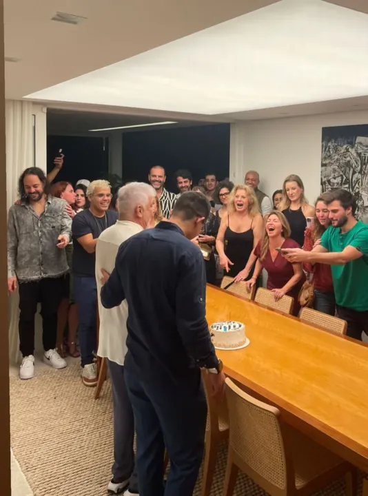 Lulu Santos comemorou 70 anos com os amigos