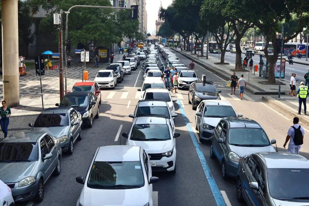 Motoristas durante protesto sobre as tarifas dos aplicativos