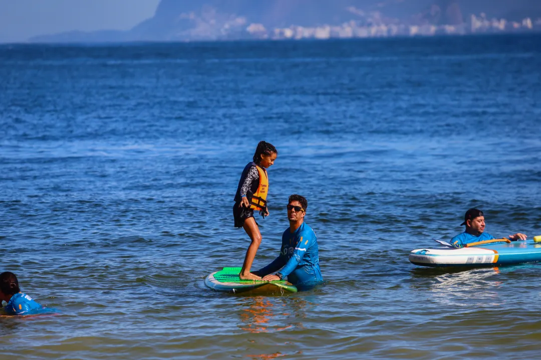 Projeto inclusivo leva pessoas com deficiência ao mar em Niterói