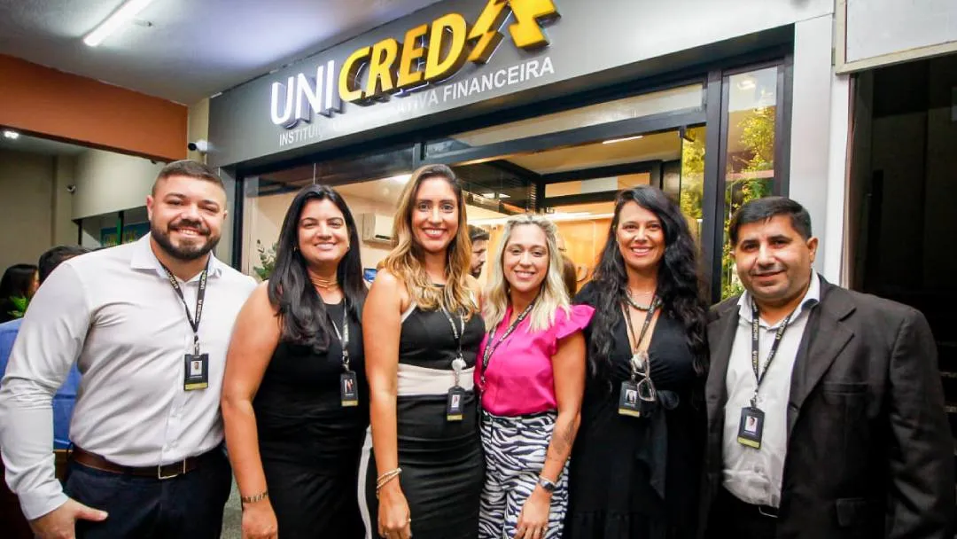 Equipe da Unicred Multiplo Valor reunida na inauguração da agência em São Gonçalo