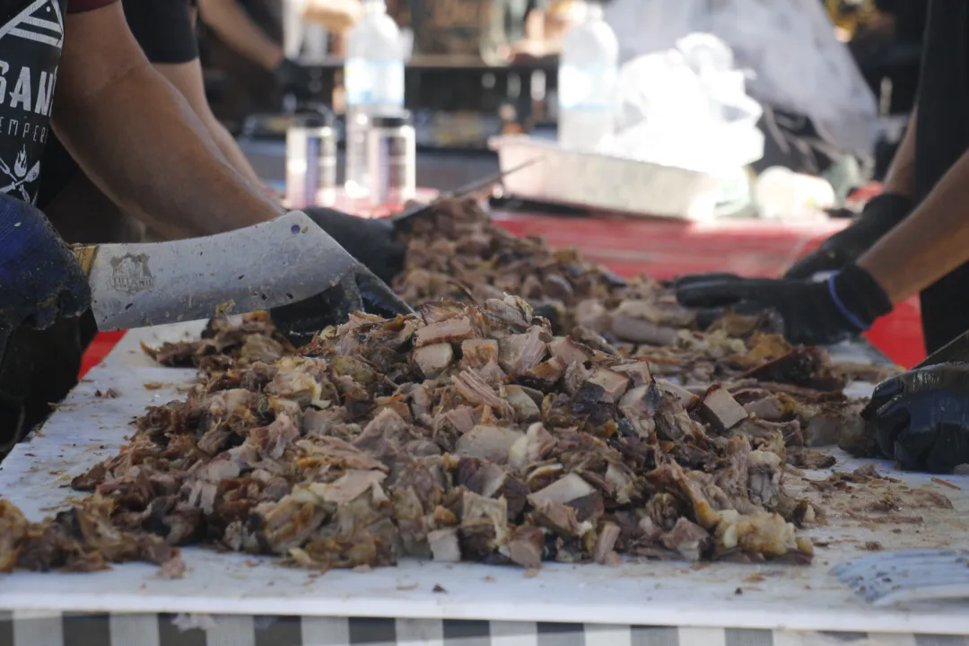 O evento promete entregar mais de 5 toneladas de costela fogo de chão e mais 5 de carnes de outros tipos