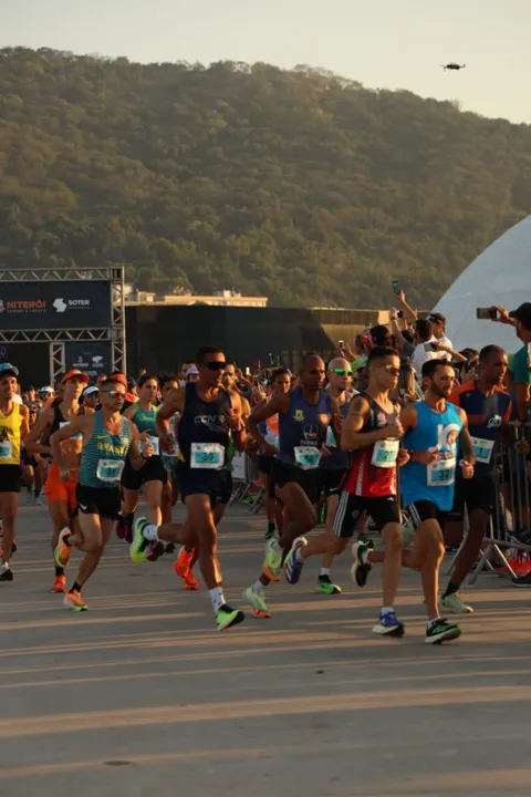 A 5° Meia Maratona de Niterói aconteceu neste final de semana