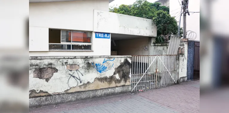 Prédio do TRE abandonado no centro de São Gonçalo - Marcelo Eugênio