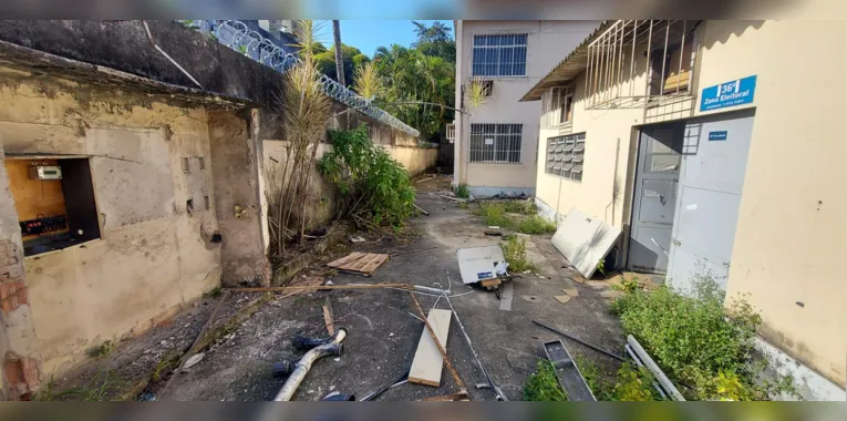Antiga Zona Eleitoral é invadida e destruída em São Gonçalo