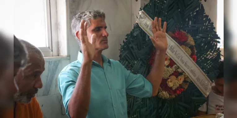 'Vamos à rua, vamos gritar', diz prima em enterro de Maria Eduarda