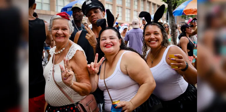 Algumas pessoas saíram de Niterói para curtir o bloco no Rio 