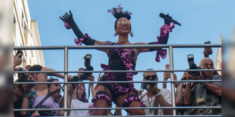 Anitta usou look inspirado em Carmen Miranda