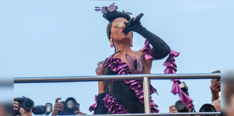 A cantora não poupou simpatia com os fãs prese44nt4es 